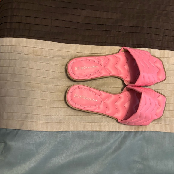 These BCBG Generation flip flops are hot pink.  NEW without tags  Never worn. - Picture 9 of 10